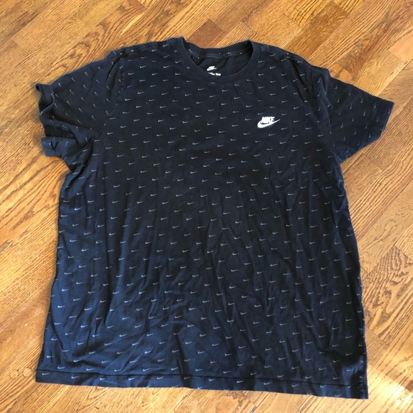 Nike tee - Picture 1 of 4